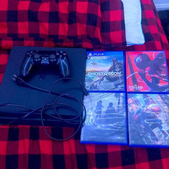 PlayStation 4 Slim 1TB